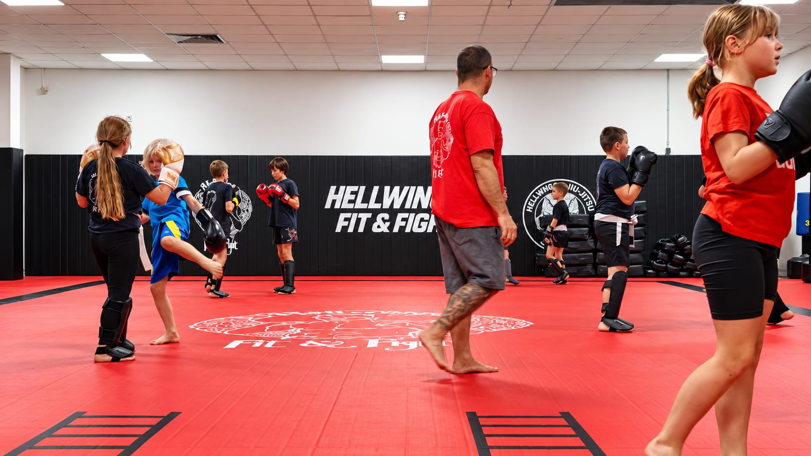 Hellwings Fit&Fight – Kinder trainieren Thaiboxen in der Trainingshalle in Stendal