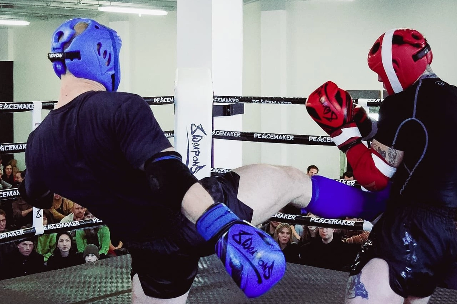 Hellwings Fit&Fight – Fitnessstudio und Sporttraining – Thaibox-Training für Männer